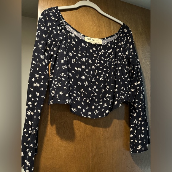 Ninas by Stone Cold Fox bell sleeve crop top size S - Picture 2 of 2